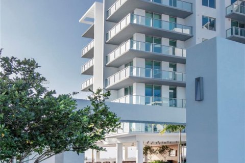 Condo in Miami, Florida, 1 bedroom № 2089989 - photo 10