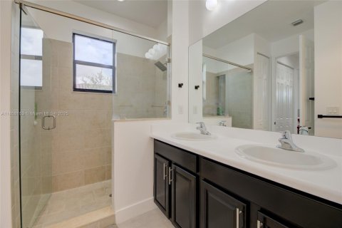 House in Miramar, Florida 3 bedrooms, 183.67 sq.m. № 1857206 - photo 28