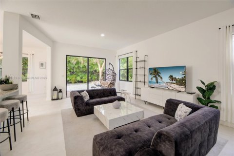 House in Miramar, Florida 3 bedrooms, 183.67 sq.m. № 1857206 - photo 4