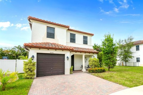 House in Miramar, Florida 3 bedrooms, 183.67 sq.m. № 1857206 - photo 2