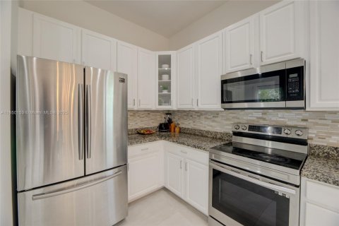 House in Miramar, Florida 3 bedrooms, 183.67 sq.m. № 1857206 - photo 15