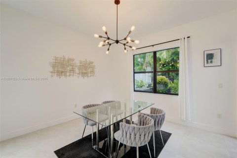 House in Miramar, Florida 3 bedrooms, 183.67 sq.m. № 1857206 - photo 17