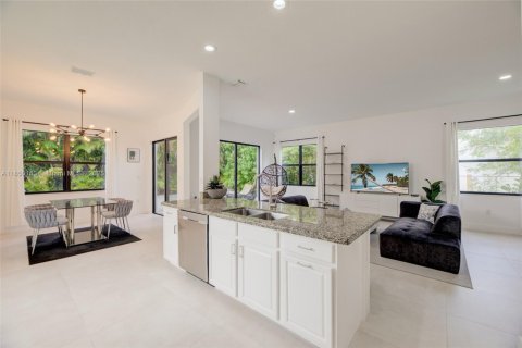 House in Miramar, Florida 3 bedrooms, 183.67 sq.m. № 1857206 - photo 12
