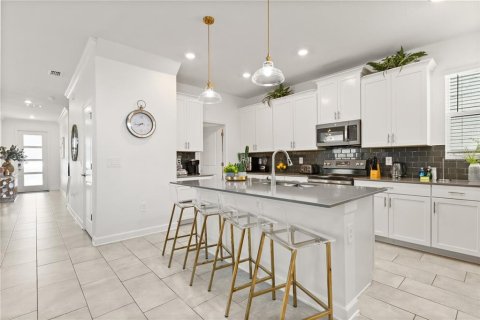 House in Davenport, Florida 5 bedrooms, 280.1 sq.m. № 1648019 - photo 8