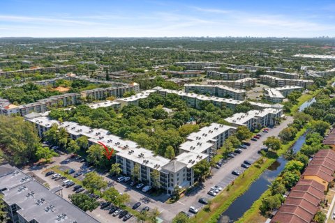 Condo in Lauderdale Lakes, Florida, 2 bedrooms  № 1188722 - photo 1