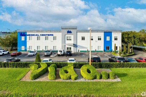 Propiedad comercial en Doral, Florida № 2054760