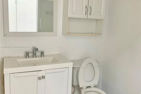 Commercial property in Miami, Florida № 2001631 - photo 6