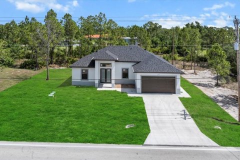 House in Lehigh Acres, Florida 4 bedrooms, 171.13 sq.m. № 1870956 - photo 1