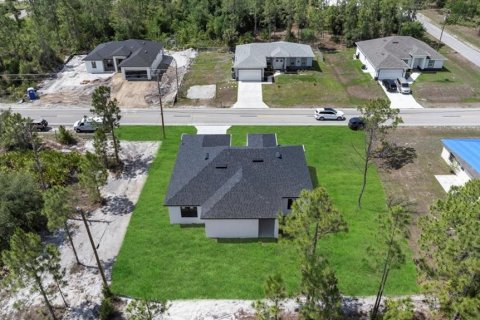 House in Lehigh Acres, Florida 4 bedrooms, 171.13 sq.m. № 1870956 - photo 6