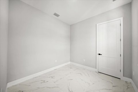 House in Lehigh Acres, Florida 4 bedrooms, 171.13 sq.m. № 1870956 - photo 26