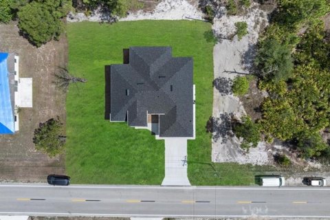 House in Lehigh Acres, Florida 4 bedrooms, 171.13 sq.m. № 1870956 - photo 4