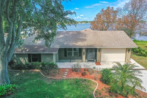 Villa ou maison à Eagle Lake, Floride 4 chambres, 185.8 m2 № 2101077