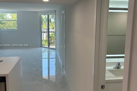 Снять в аренду квартиру в Ки-Бискейн, Флорида 1 спальня, 90.3м2, № 1991703 - фото 23