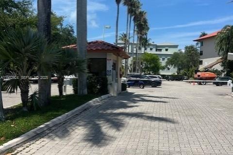 Снять в аренду квартиру в Ки-Бискейн, Флорида 1 спальня, 90.3м2, № 1991703 - фото 26