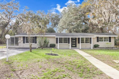 House in Crystal River, Florida 3 bedrooms, 134.52 sq.m. № 1757459 - photo 1