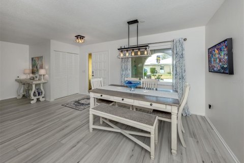 House in Nokomis, Florida 2 bedrooms, 150.87 sq.m. № 1509929 - photo 5