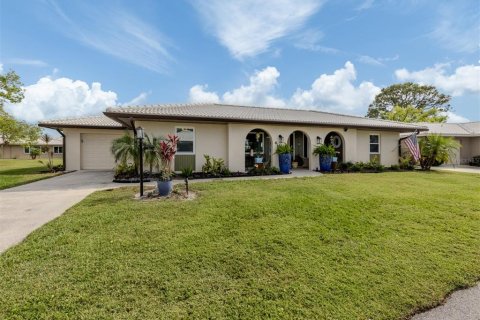 House in Nokomis, Florida 2 bedrooms, 150.87 sq.m. № 1509929 - photo 1