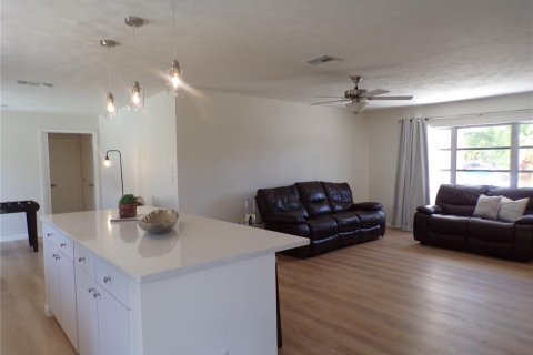 House in Port Charlotte, Florida 3 bedrooms, 134.62 sq.m. № 1674009 - photo 9