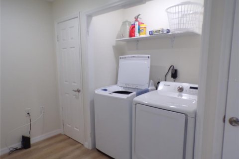 House in Port Charlotte, Florida 3 bedrooms, 134.62 sq.m. № 1674009 - photo 26
