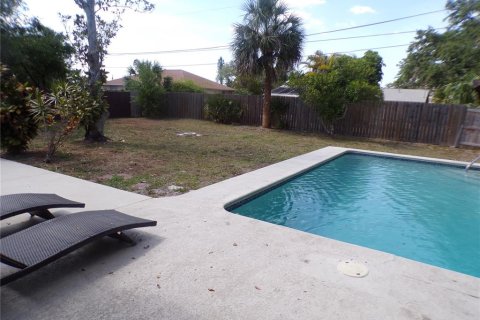 House in Port Charlotte, Florida 3 bedrooms, 134.62 sq.m. № 1674009 - photo 29