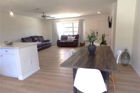 House in Port Charlotte, Florida 3 bedrooms, 134.62 sq.m. № 1674009 - photo 12