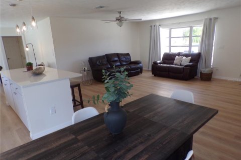 House in Port Charlotte, Florida 3 bedrooms, 134.62 sq.m. № 1674009 - photo 13