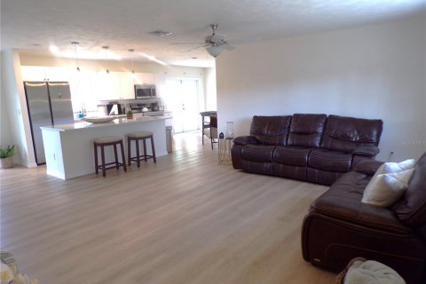 House in Port Charlotte, Florida 3 bedrooms, 134.62 sq.m. № 1674009 - photo 2