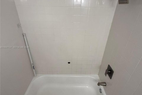 Condominio en alquiler en Lauderhill, Florida, 3 dormitorios, 120.59 m2 № 2025976 - foto 18