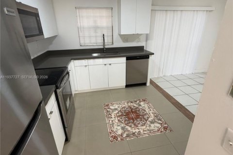 Condominio en alquiler en Lauderhill, Florida, 3 dormitorios, 120.59 m2 № 2025976 - foto 6