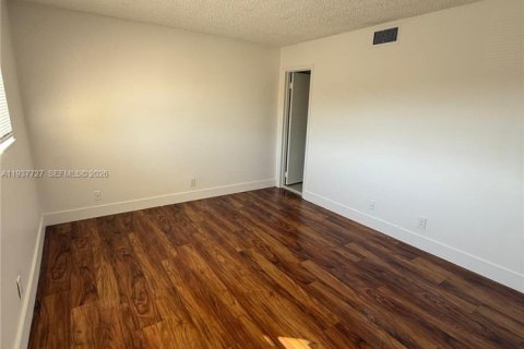 Condominio en alquiler en Lauderhill, Florida, 3 dormitorios, 120.59 m2 № 2025976 - foto 12