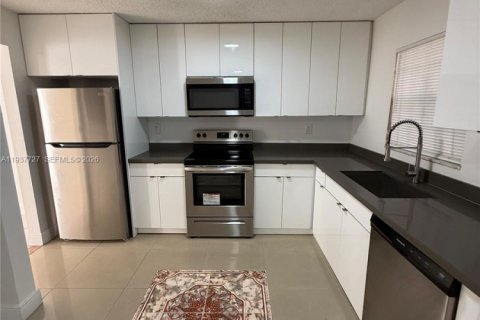 Condominio en alquiler en Lauderhill, Florida, 3 dormitorios, 120.59 m2 № 2025976 - foto 2