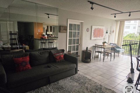 Condo in Sunny Isles Beach, Florida, 2 bedrooms  № 2030126