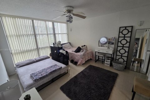 Condo in Sunny Isles Beach, Florida, 2 bedrooms  № 2030126 - photo 2