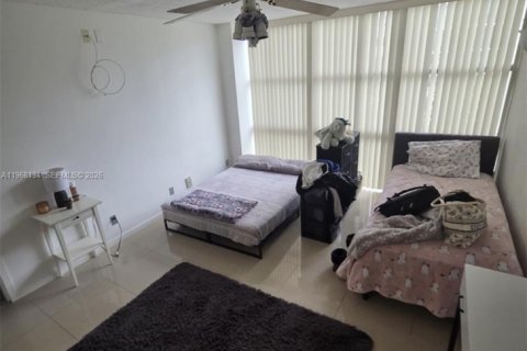 Condo in Sunny Isles Beach, Florida, 2 bedrooms  № 2030126 - photo 4