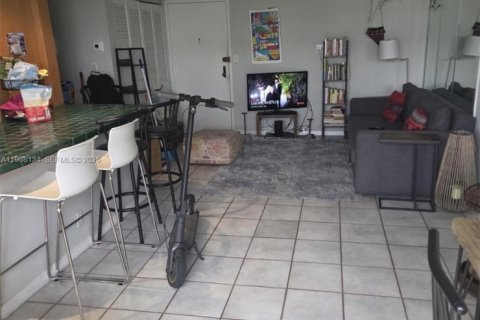 Condo in Sunny Isles Beach, Florida, 2 bedrooms  № 2030126 - photo 5