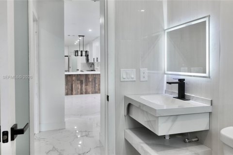 House in Miramar, Florida 3 bedrooms, 161.19 sq.m. № 2244037 - photo 6