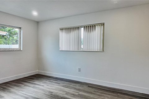 House in Miramar, Florida 3 bedrooms, 161.19 sq.m. № 2244037 - photo 14