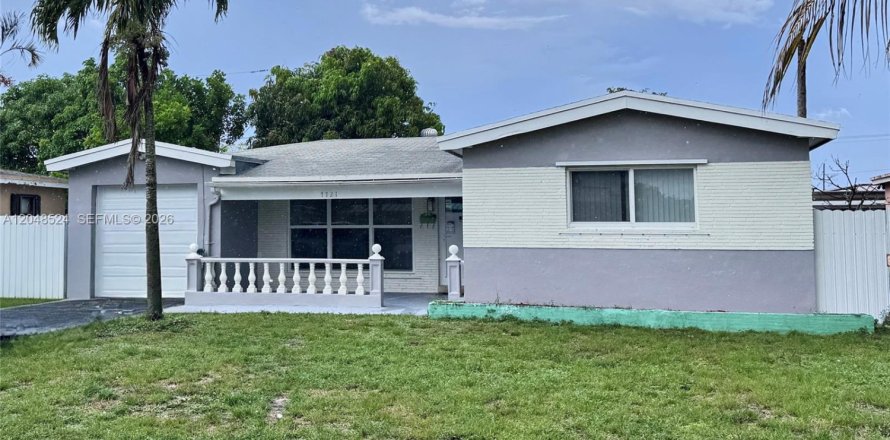 House in Miramar, Florida 3 bedrooms, 161.19 sq.m. № 2244037