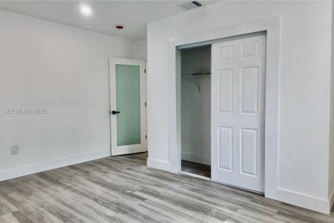 House in Miramar, Florida 3 bedrooms, 161.19 sq.m. № 2244037 - photo 13