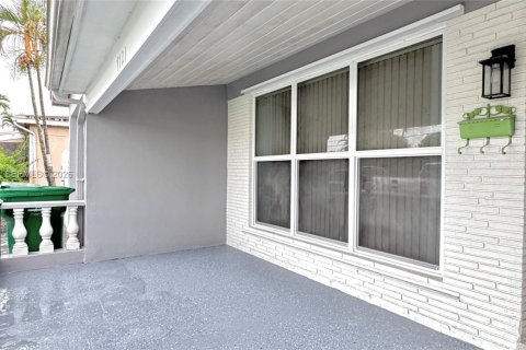House in Miramar, Florida 3 bedrooms, 161.19 sq.m. № 2244037 - photo 19
