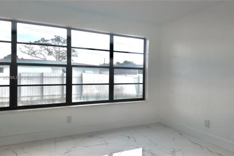 House in Miramar, Florida 3 bedrooms, 161.19 sq.m. № 2244037 - photo 17