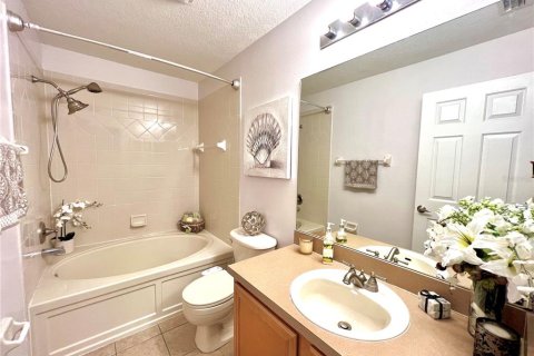 Townhouse in Valrico, Florida 2 bedrooms, 144.93 sq.m. № 1899483 - photo 12