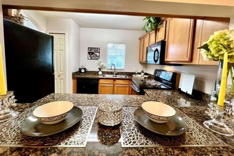 Townhouse in Valrico, Florida 2 bedrooms, 144.93 sq.m. № 1899483 - photo 4