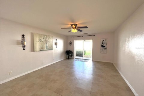 Townhouse in Valrico, Florida 2 bedrooms, 144.93 sq.m. № 1899483 - photo 6