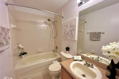 Townhouse in Valrico, Florida 2 bedrooms, 144.93 sq.m. № 1899483 - photo 16