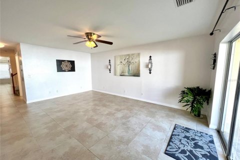Townhouse in Valrico, Florida 2 bedrooms, 144.93 sq.m. № 1899483 - photo 7