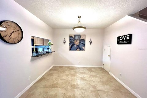 Townhouse in Valrico, Florida 2 bedrooms, 144.93 sq.m. № 1899483 - photo 5