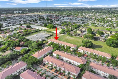 Adosado en venta en Miami, Florida, 3 dormitorios, 161.93 m2 № 1861425 - foto 21