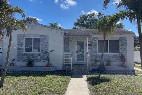 Villa ou maison à vendre à Hollywood, Floride: 2 chambres, 85.93 m2 № 1981218 - photo 5