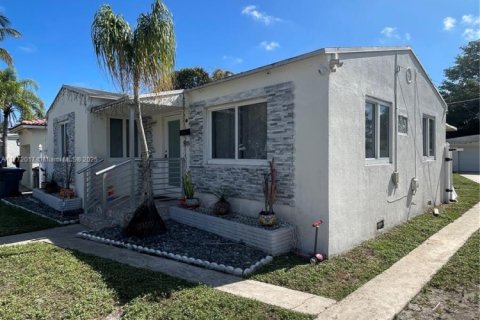 Villa ou maison à vendre à Hollywood, Floride: 2 chambres, 85.93 m2 № 1981218 - photo 7